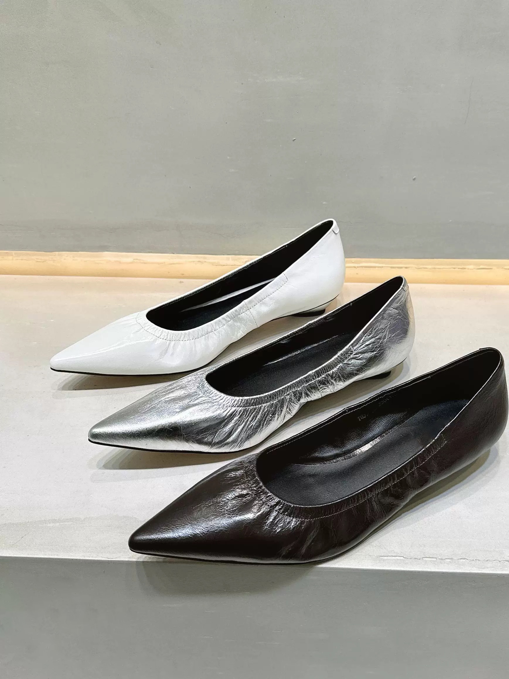 2025早春新款真皮低跟浅口尖头平底单鞋女