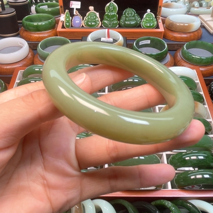 和田玉手镯未镶嵌