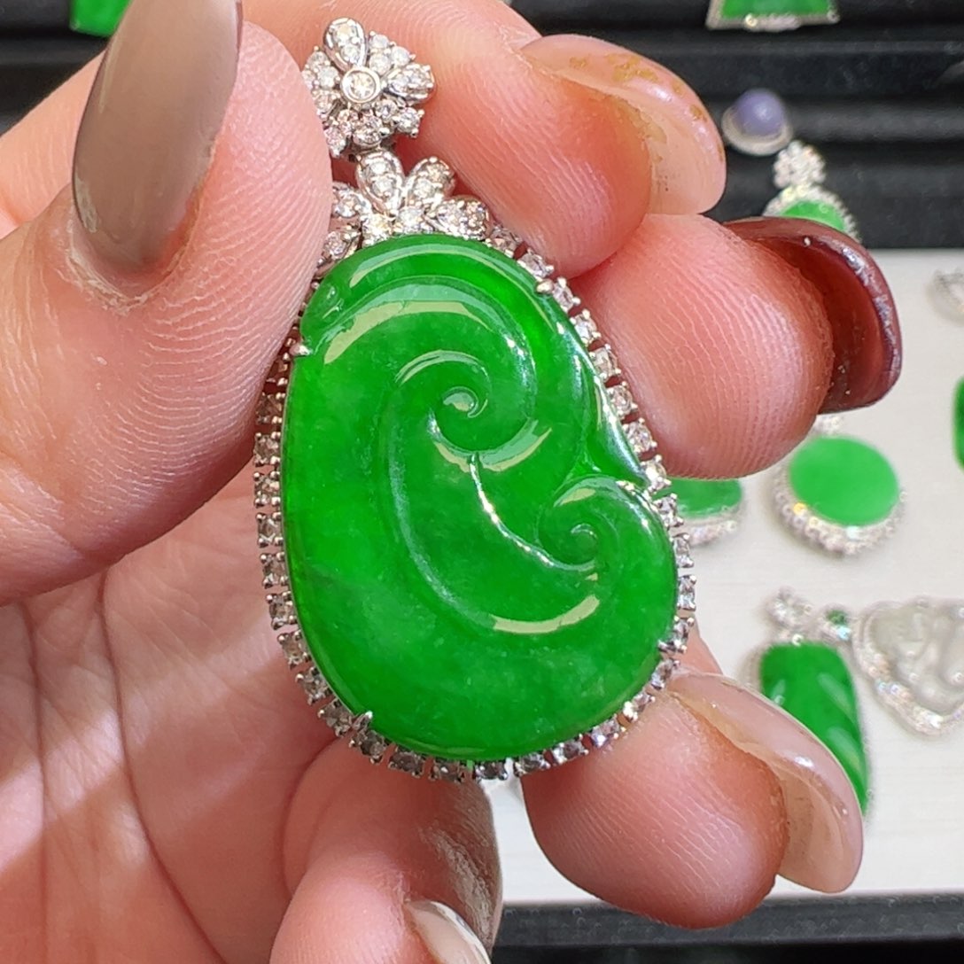 翡翠吊坠(不含链)18K金镶嵌