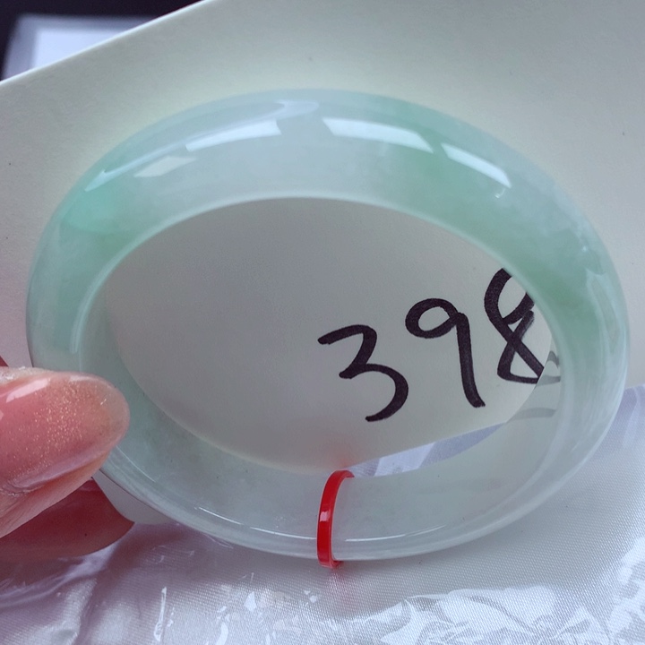 翡翠手镯未镶嵌翡翠