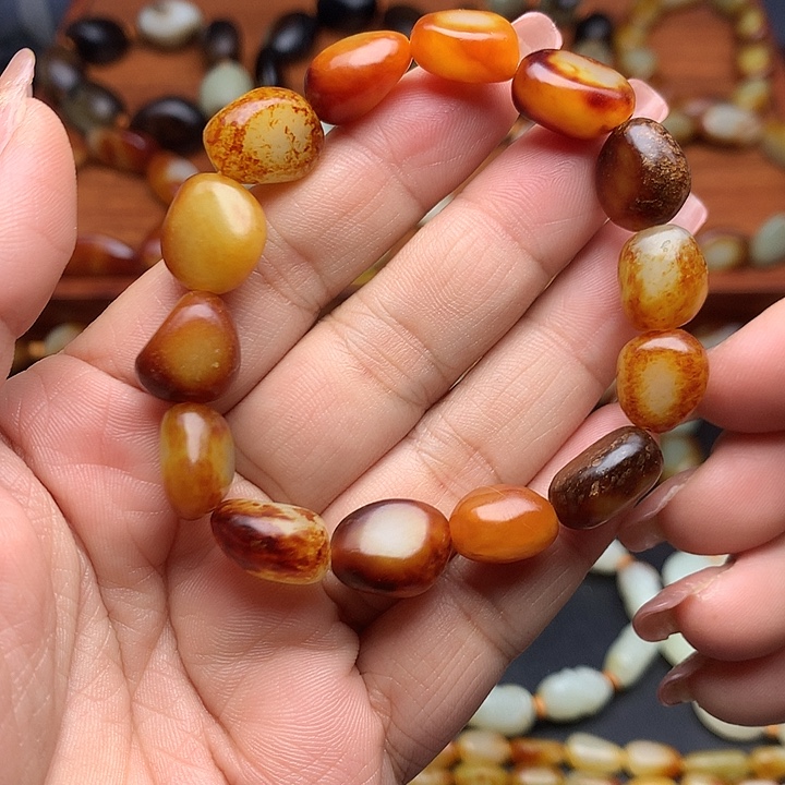 和田玉未镶嵌手串