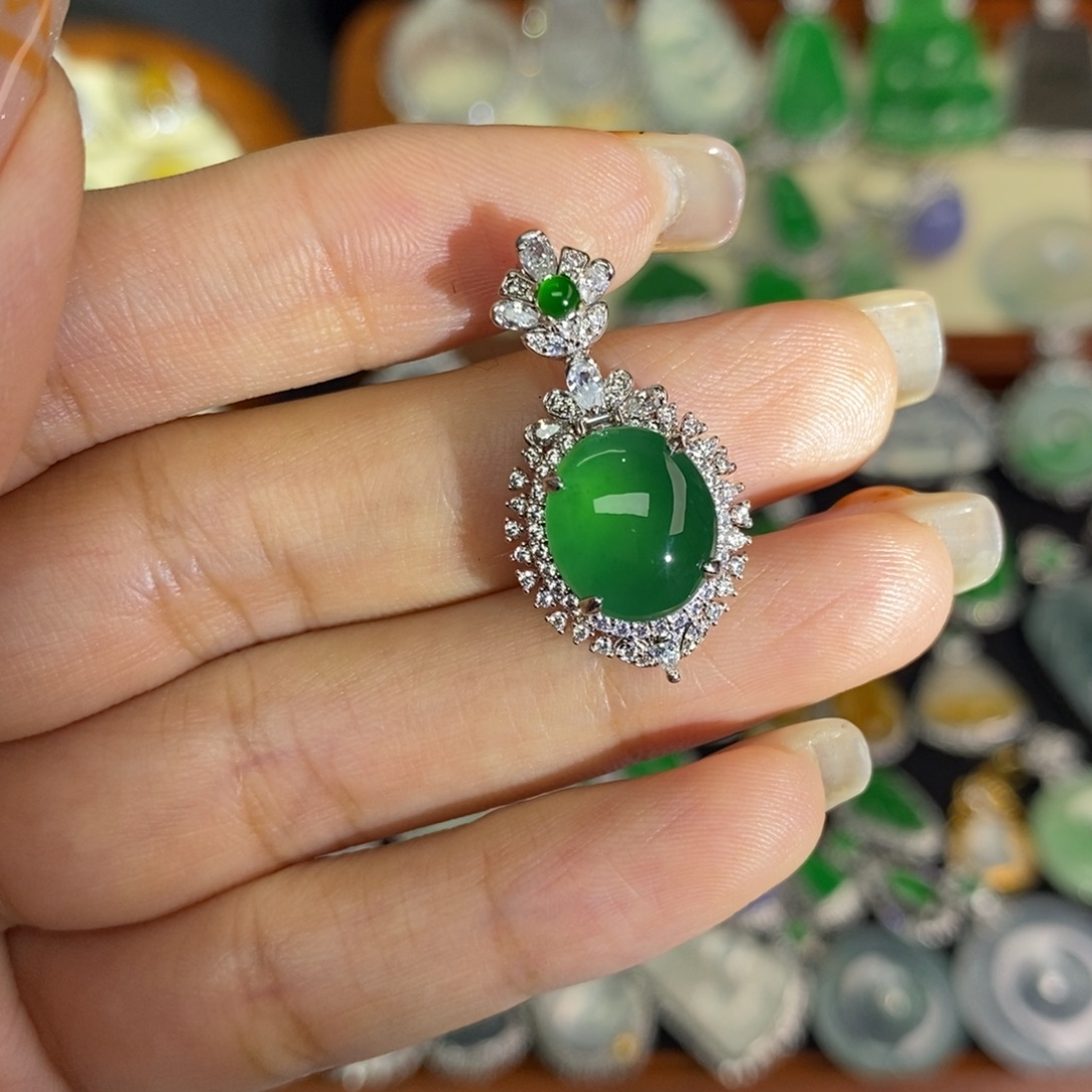 翡翠未镶嵌颈饰A货翡翠