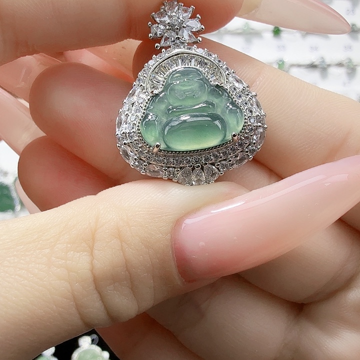 R***y翡翠未镶嵌颈饰翡翠