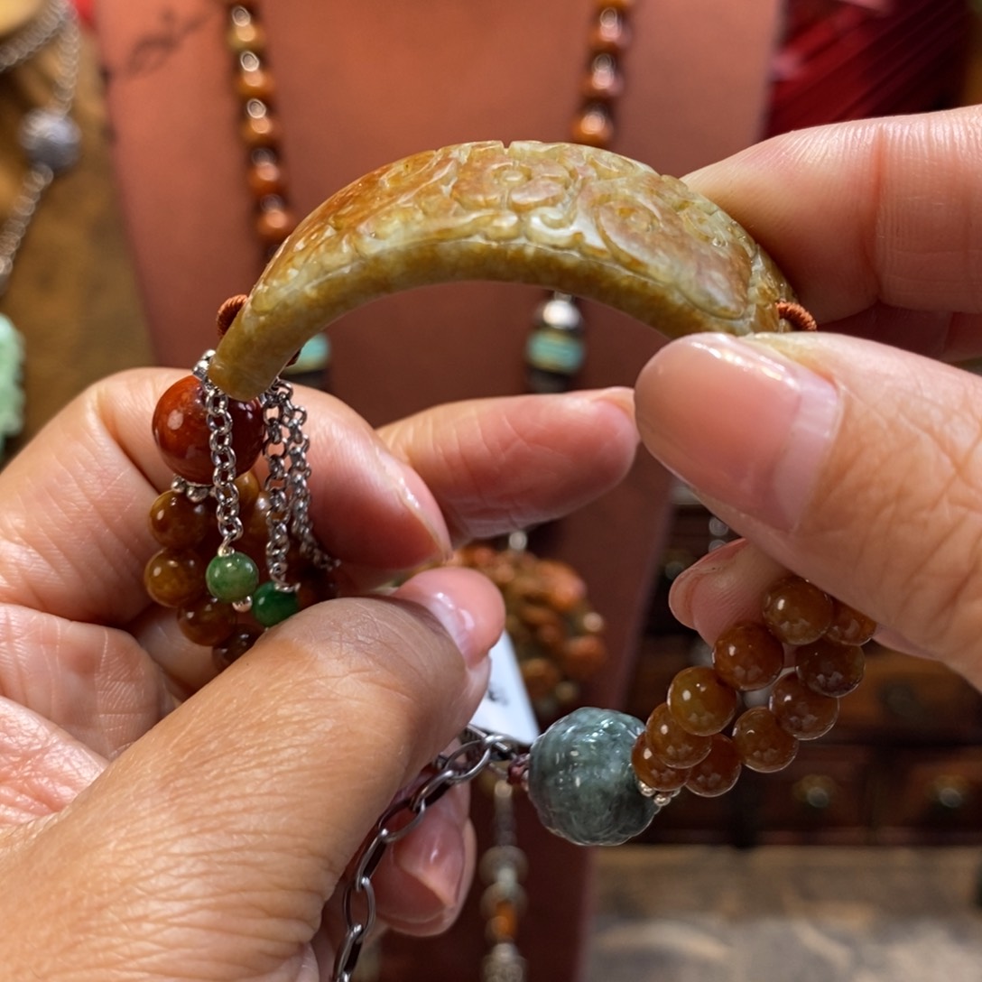 翡翠吊坠(赠链)未镶嵌