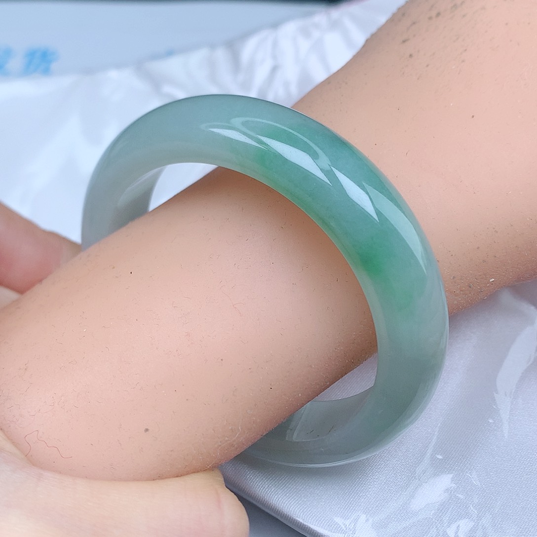 翡翠手镯未镶嵌天然