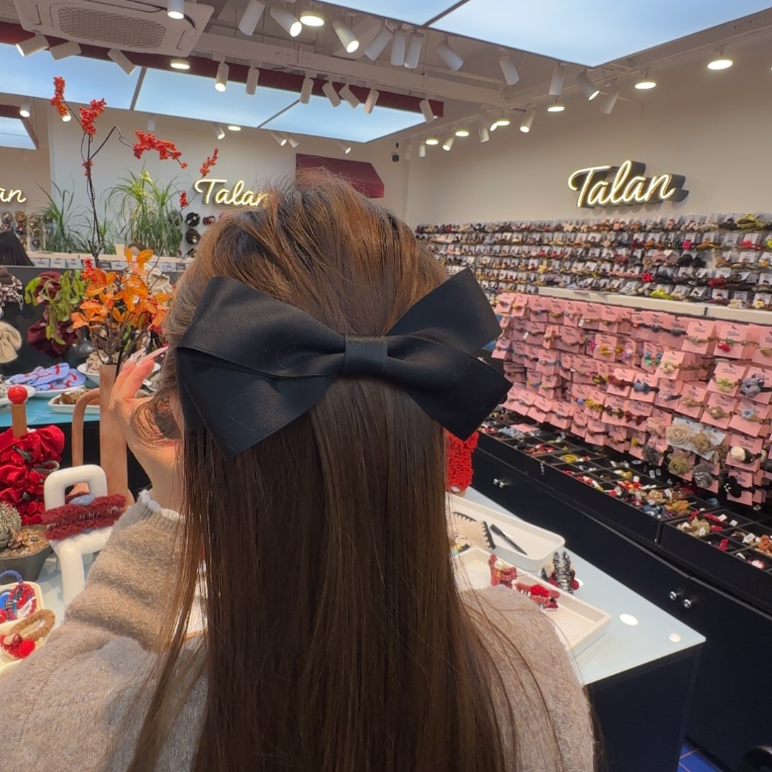 布艺铁合金黑色蝴蝶结