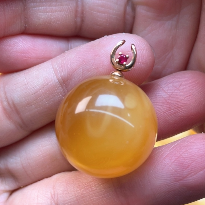 蜜蜡裸石18K金镶嵌蜜蜡吊坠