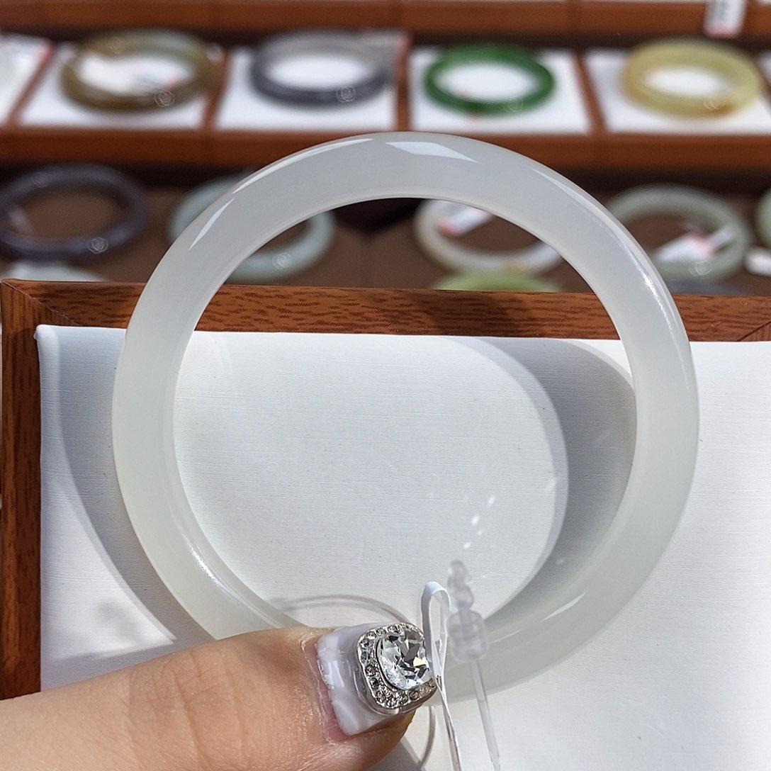 和田玉手镯未镶嵌婷