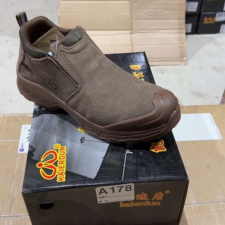 编码178号。40码防砸防刺劳保鞋。