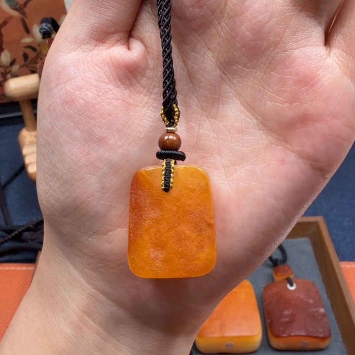 蜜蜡未镶嵌吊坠(赠链)