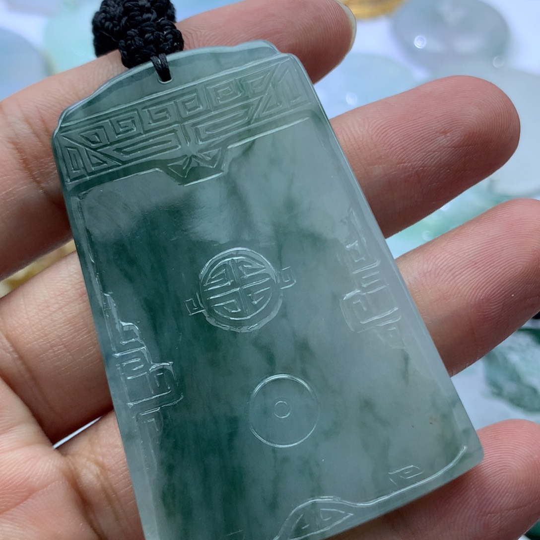 颈饰未镶嵌翡翠虬**客