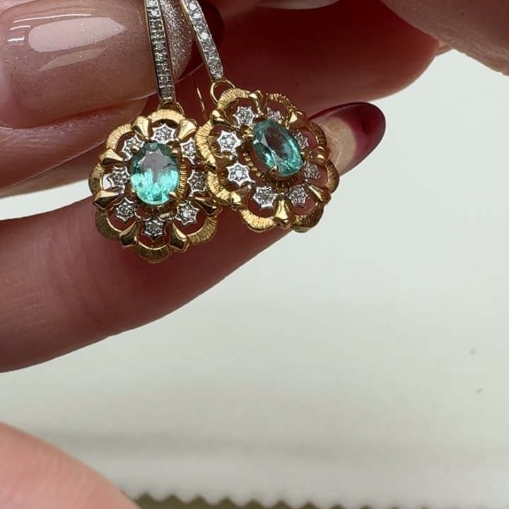 祖母绿耳饰18K金镶嵌粉**琢