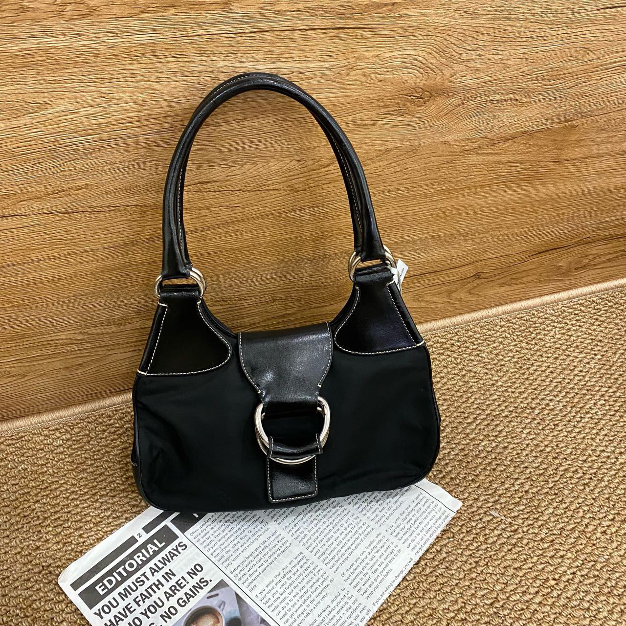 95新 Prada/普拉达 元宝hobo单肩包