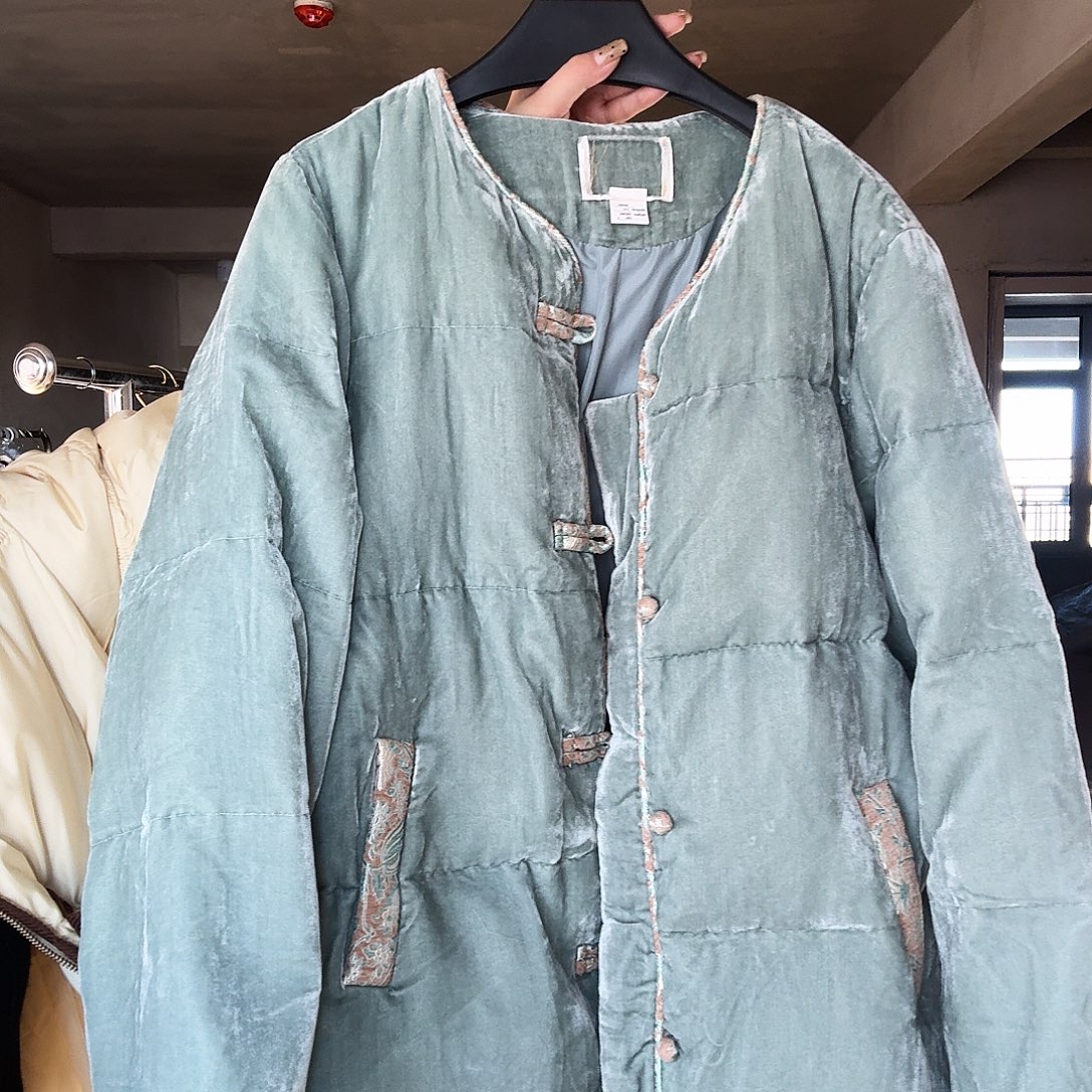 化***师蓝色外套。       