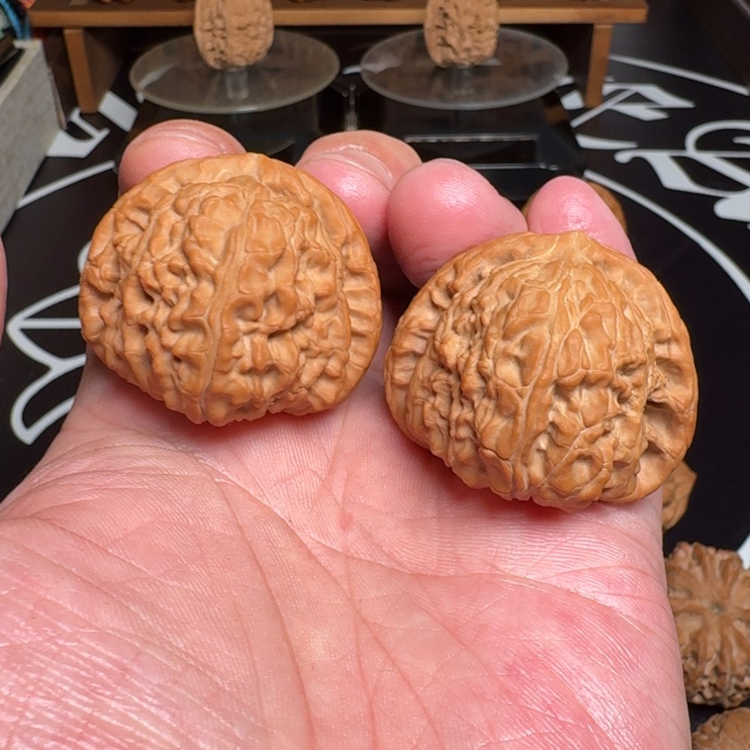 C***装吊坠文玩核桃全品三角白 尺寸40