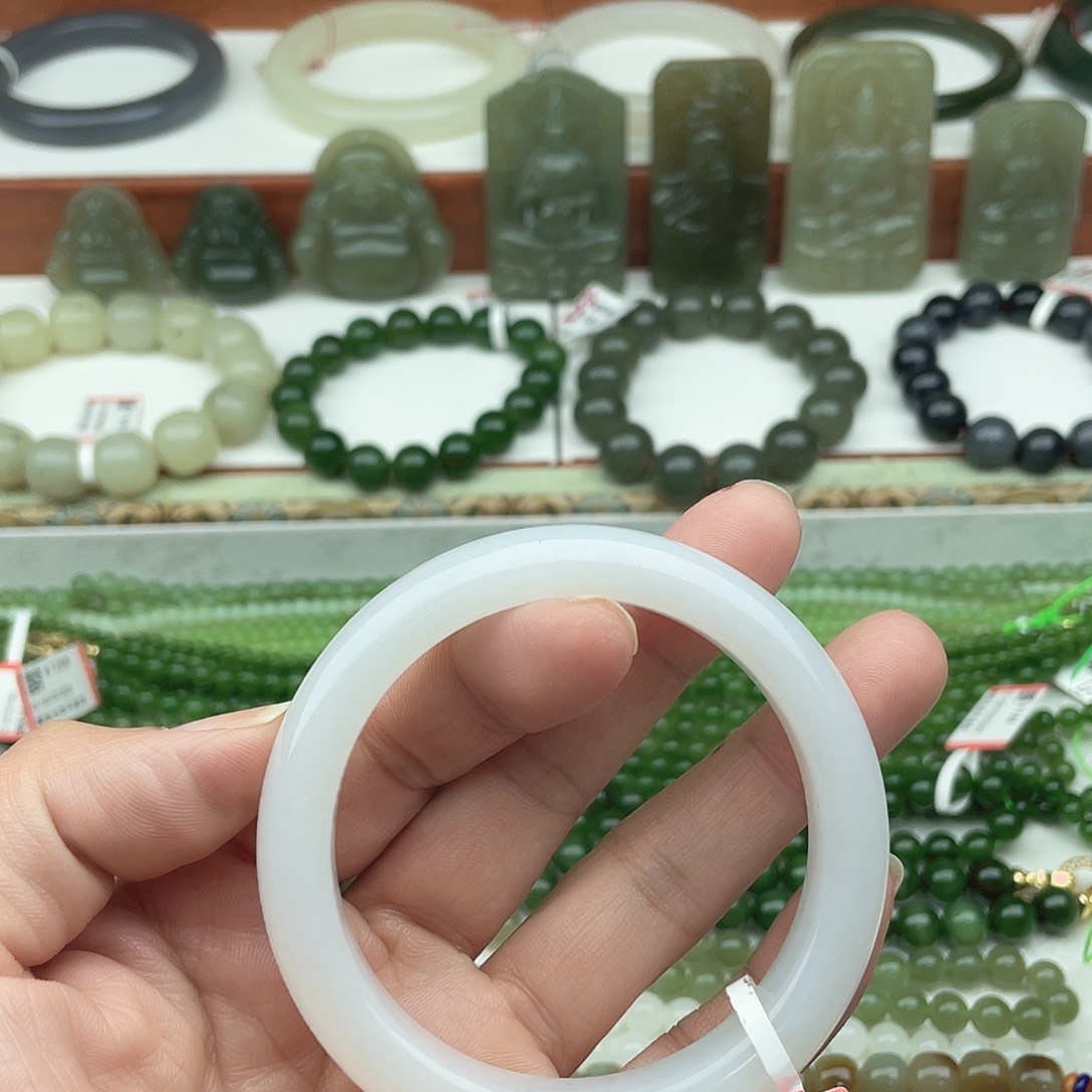 和田玉手镯未镶嵌