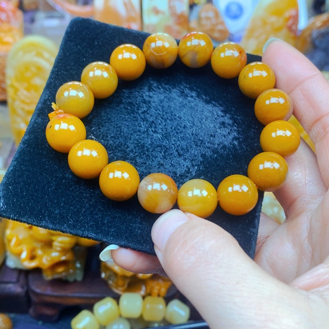 未镶嵌石英质玉（黄龙玉）颈饰