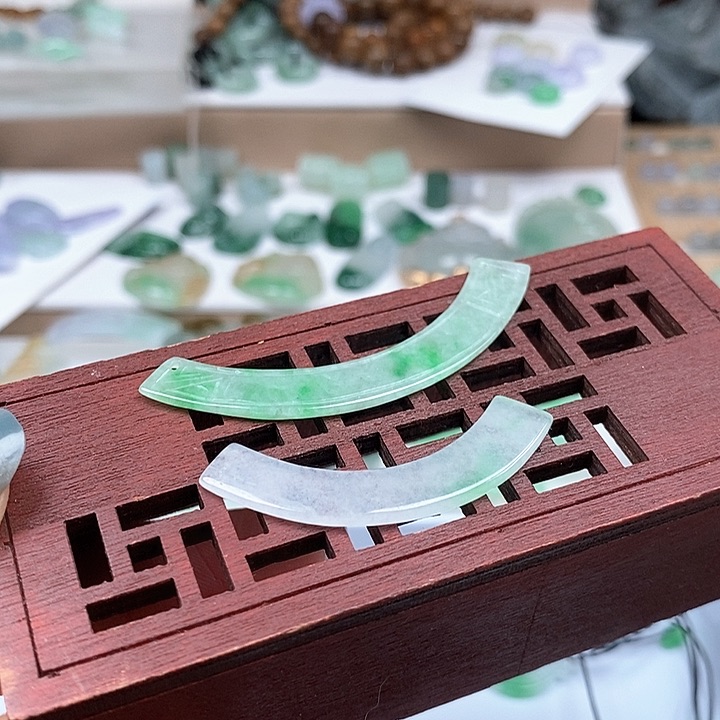 翡翠未镶嵌吊坠(不含链)一个40