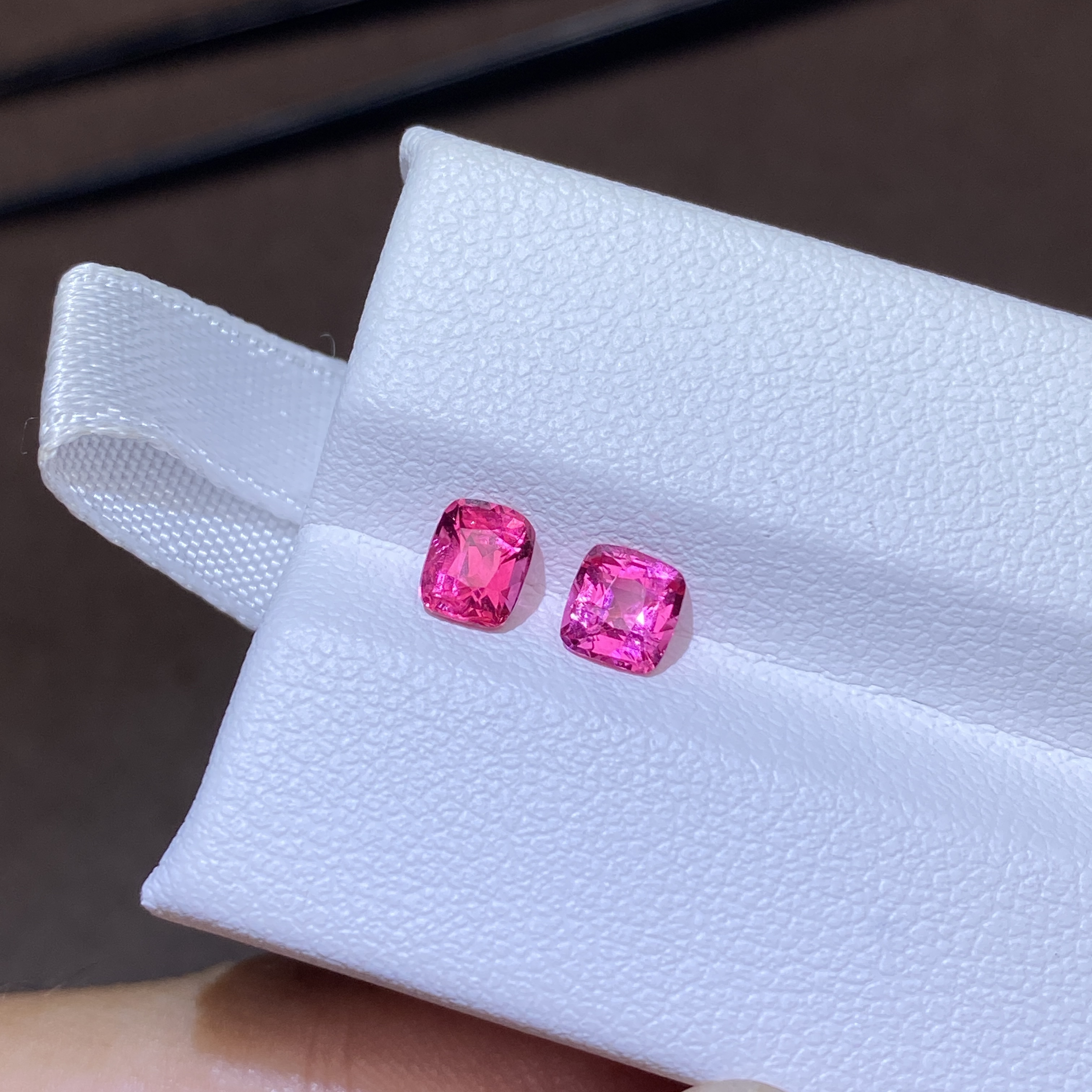 25B001 马亨盖尖晶宝石 配对 1.13克拉