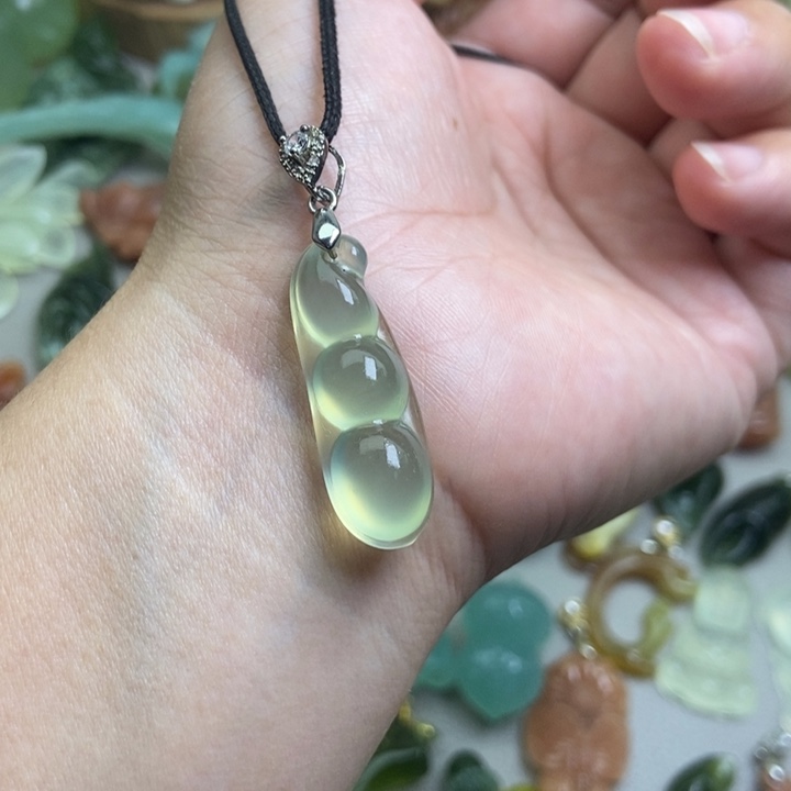 蛇纹石玉挂件未镶嵌