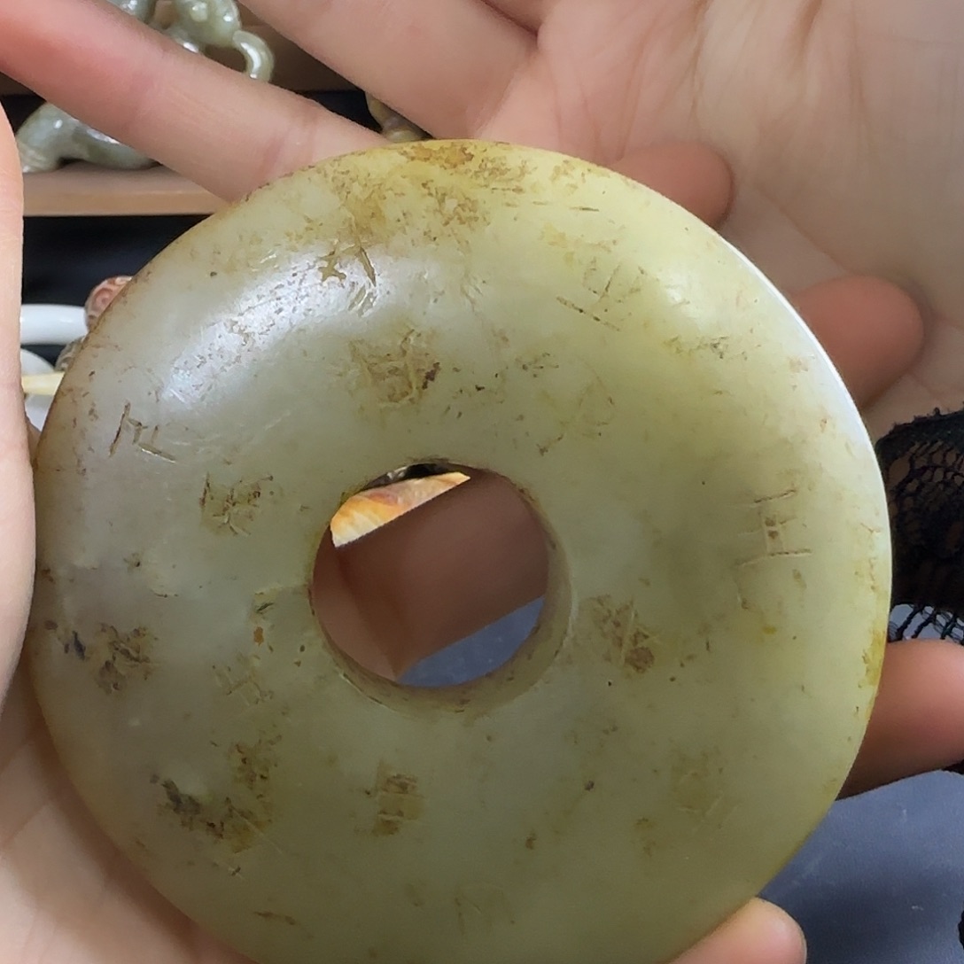 透闪石质玉挂件未镶嵌