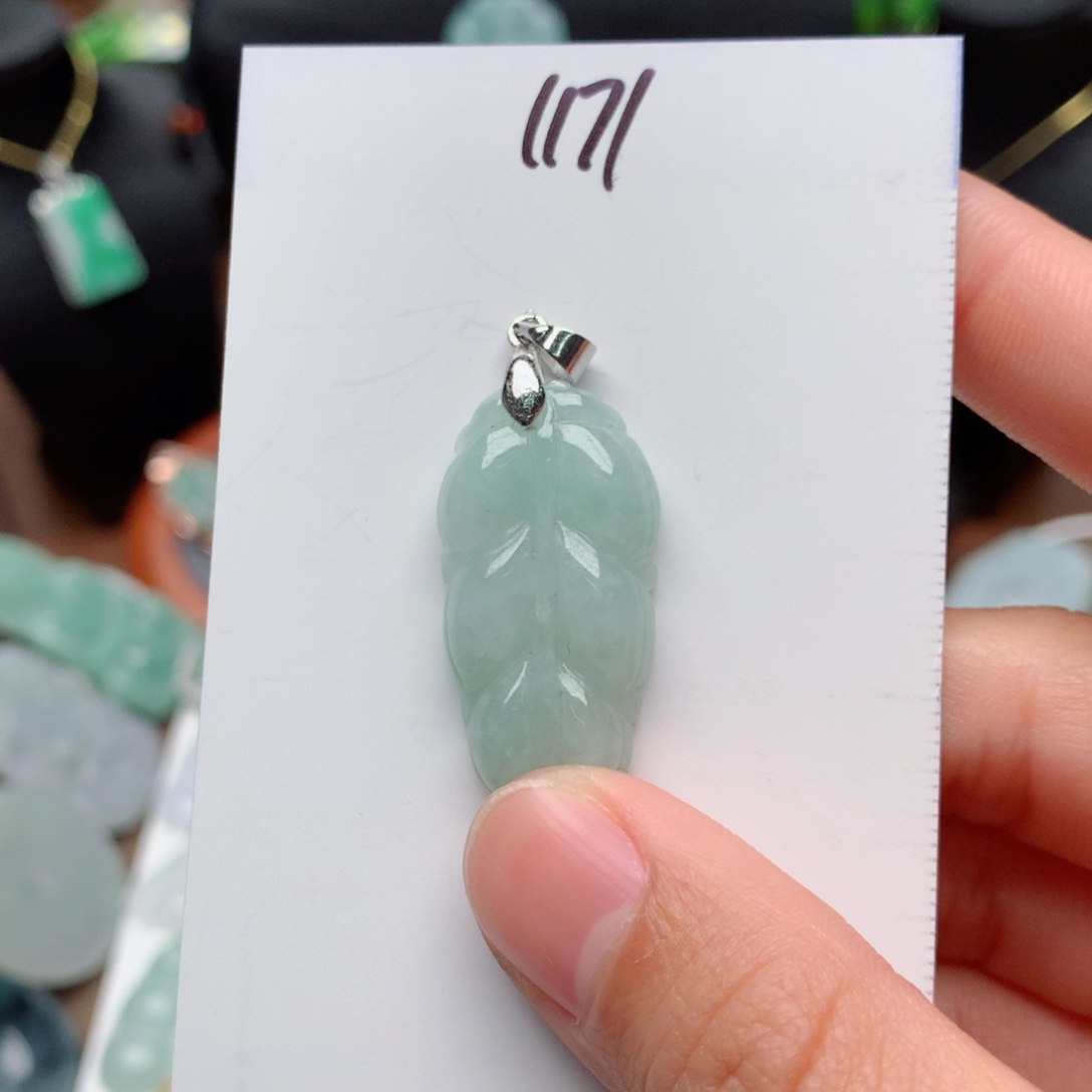 翡翠颈饰合金吊坠