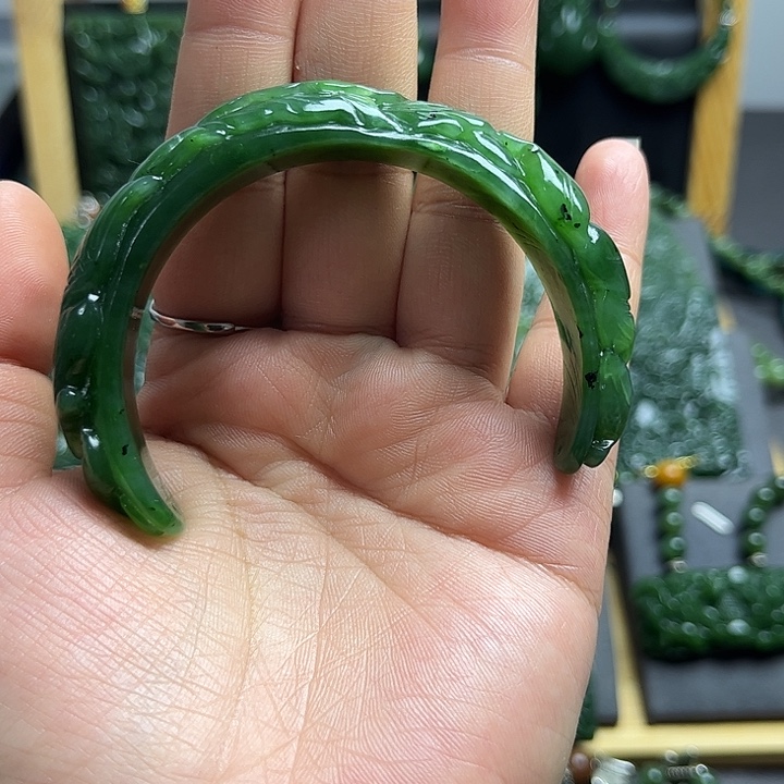 段***儿和田玉未镶嵌手链