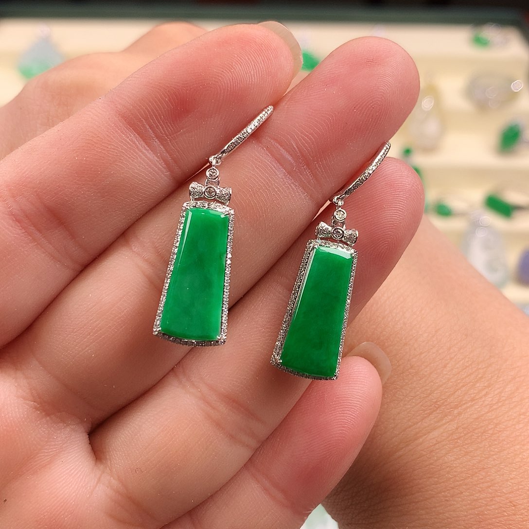 18K金镶嵌翡翠耳饰缅料