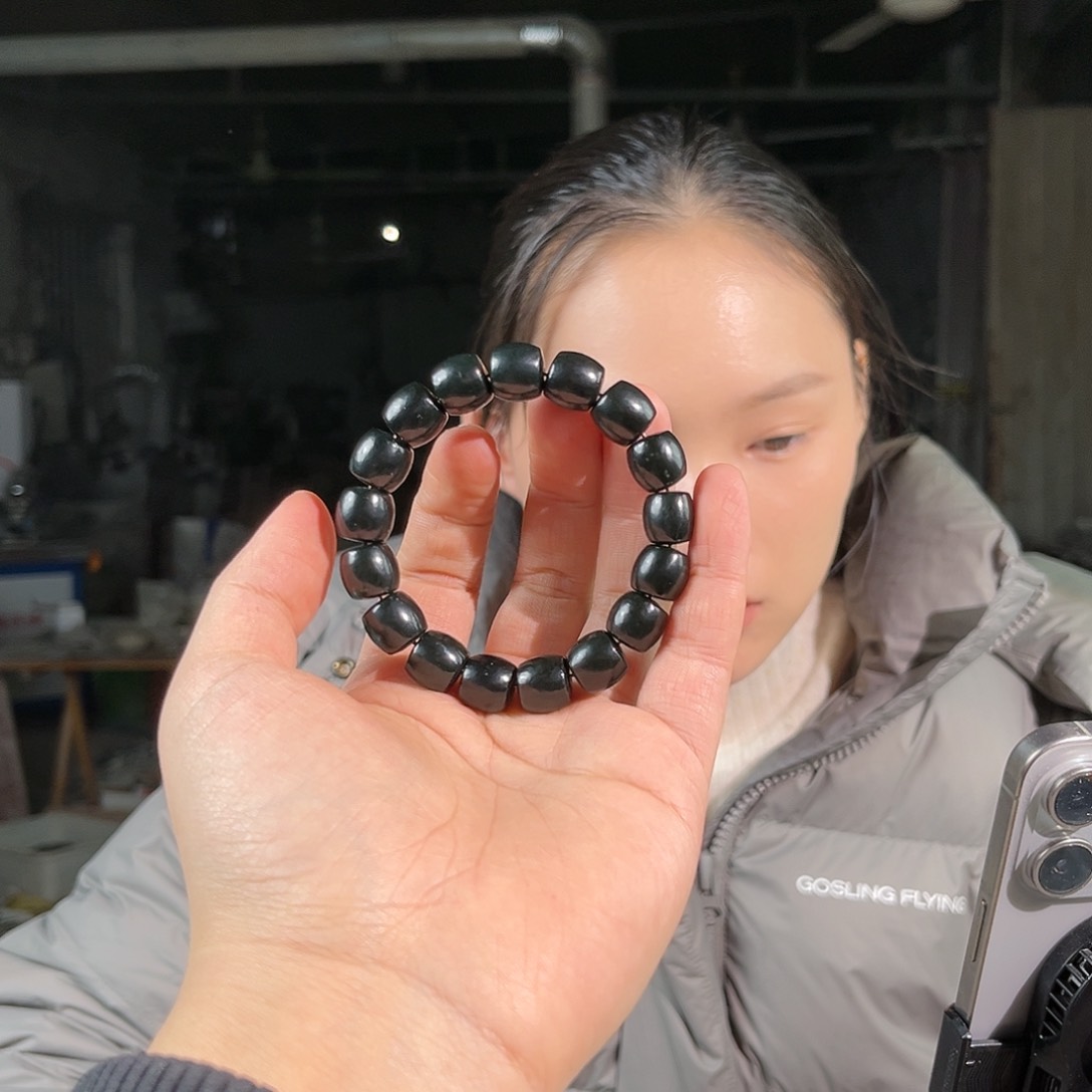 和田玉手串未镶嵌卡12直切黑青串