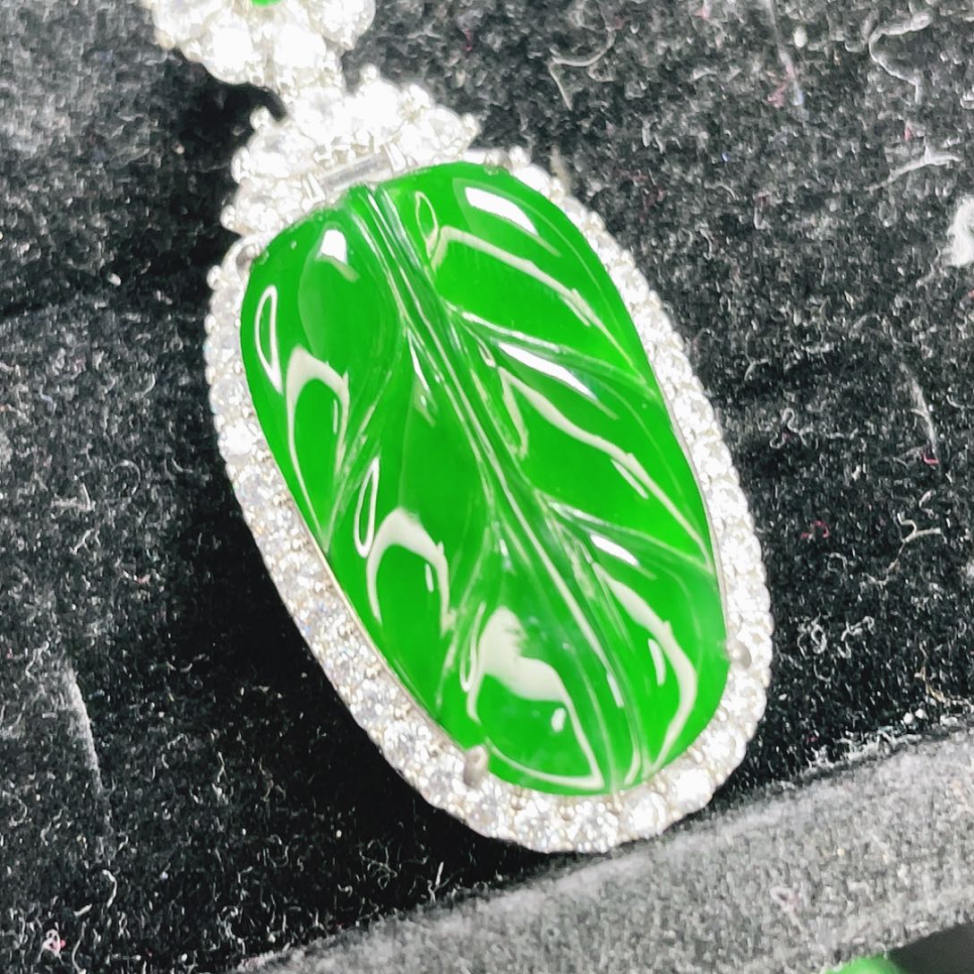 翡翠未镶嵌颈饰285