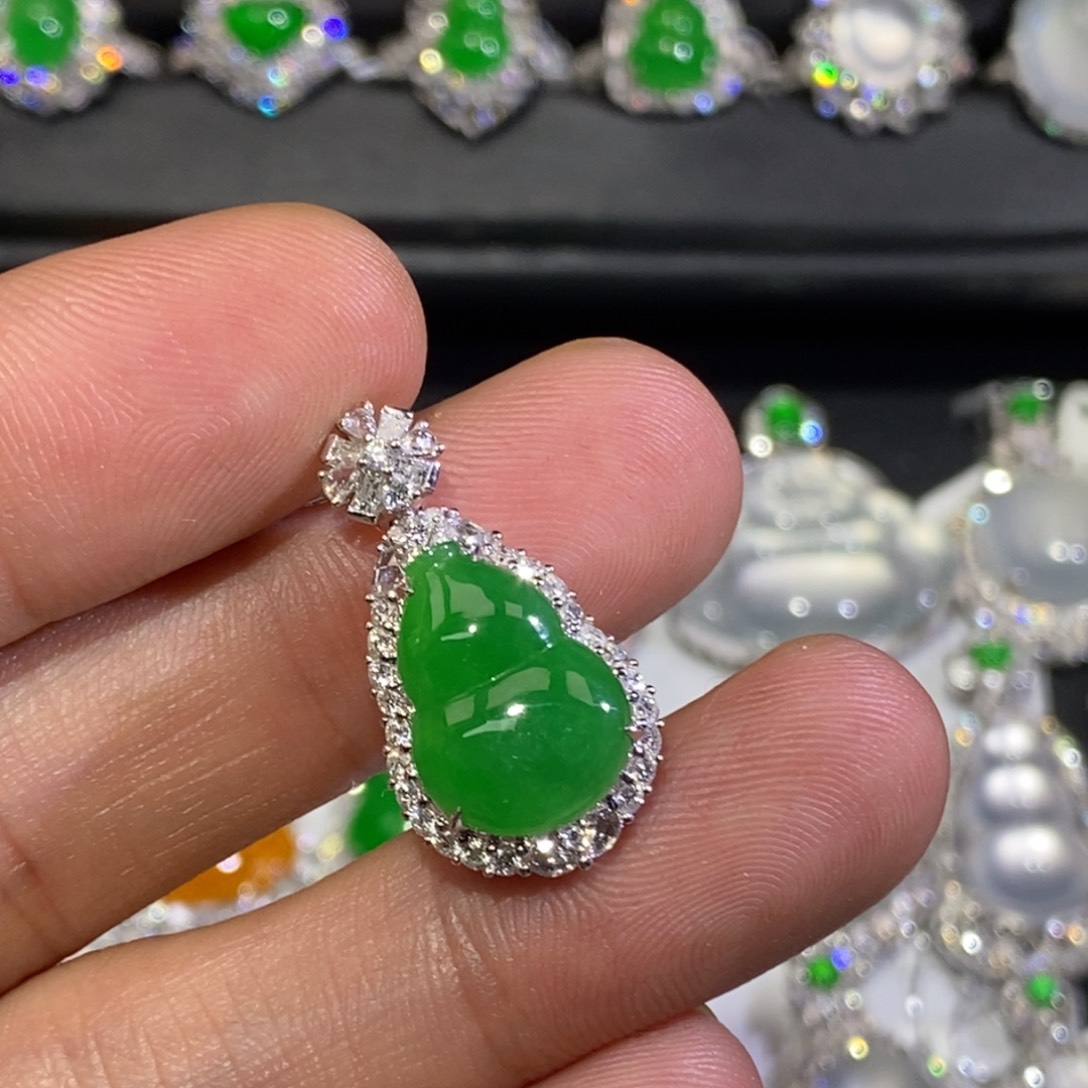 吊坠(不含链)18K金镶嵌翡翠正阳绿葫芦