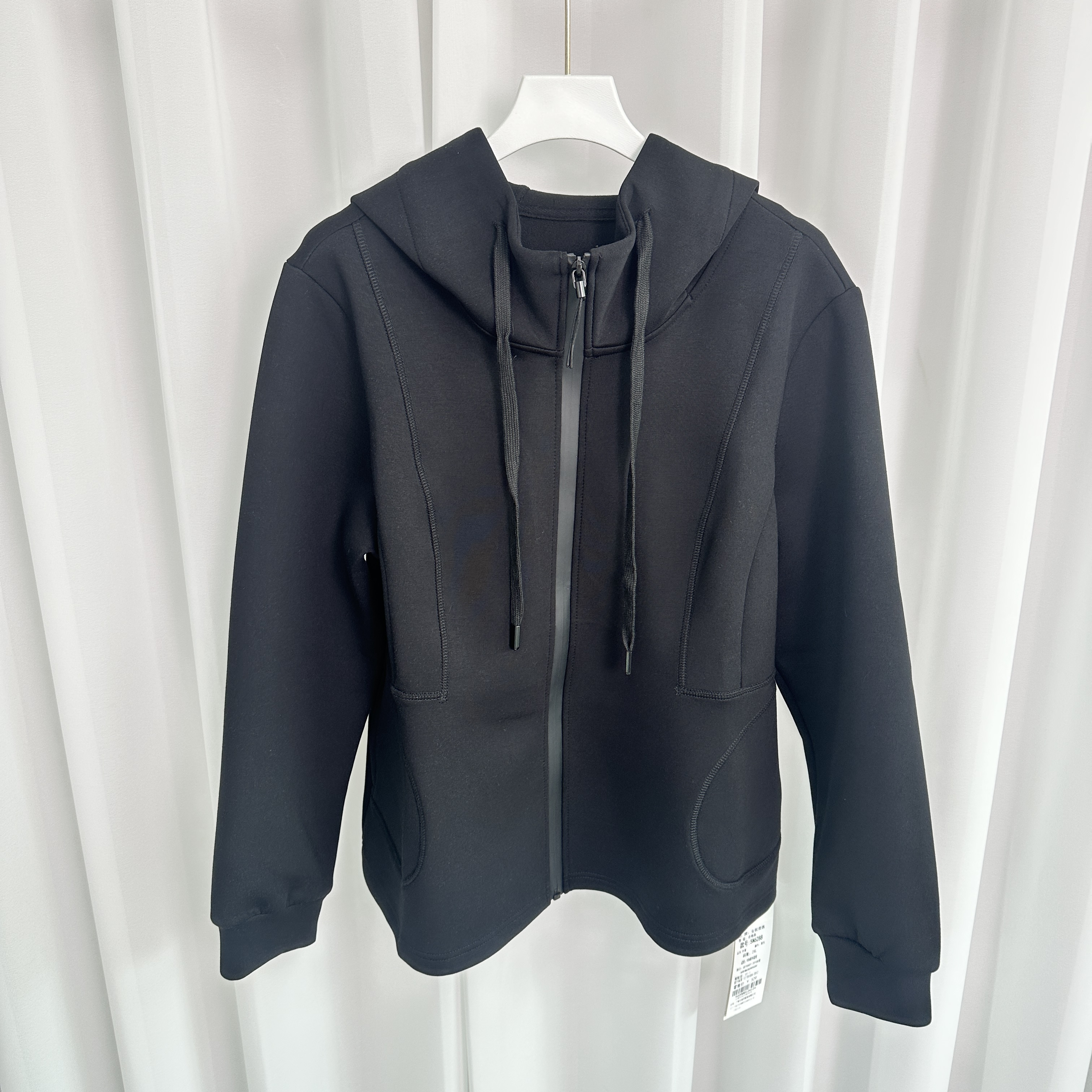 【女权贵族】 回馈2025款秋季城市运动风拉链连帽加绒外套QK-6288