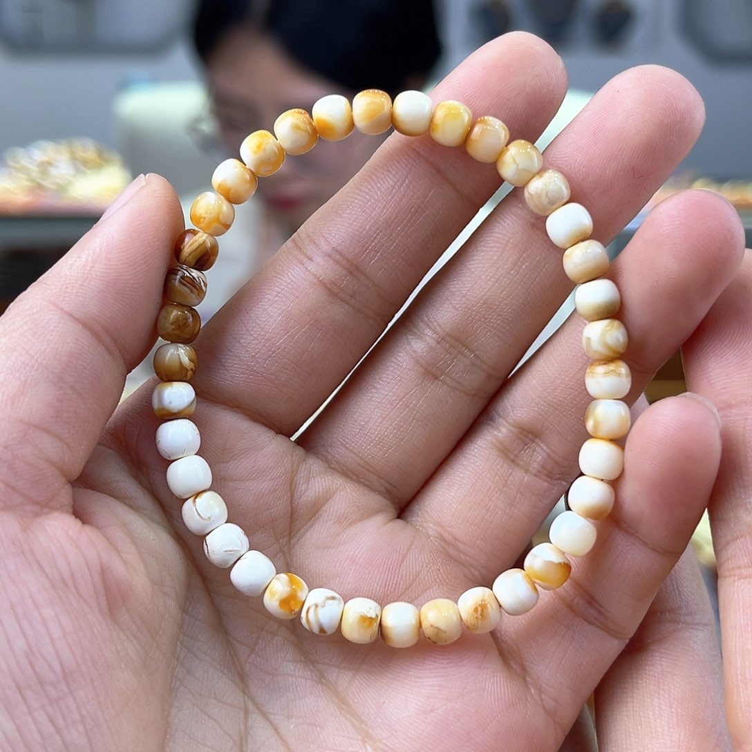 琥珀裸石未镶嵌5.5尺寸