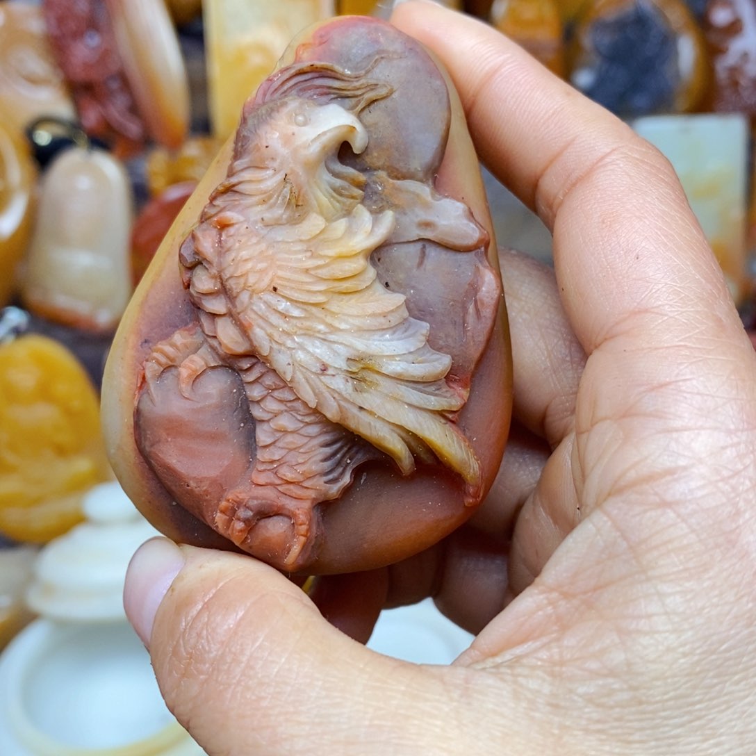 石英质玉（黄龙玉）颈饰未镶嵌