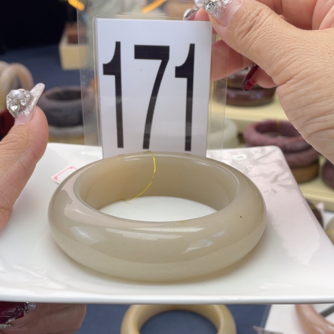 【闪购商品】石英质玉手镯未镶嵌