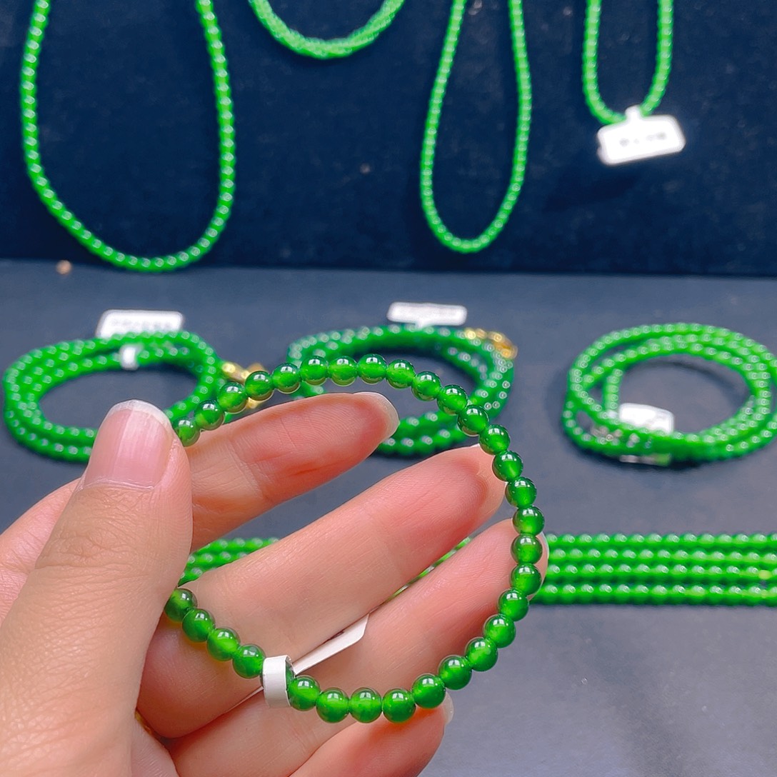 翡翠未镶嵌颈饰卡5