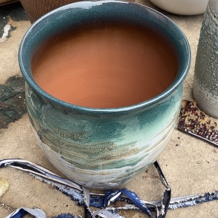 红陶口24高30一个瑕疵底磕碰