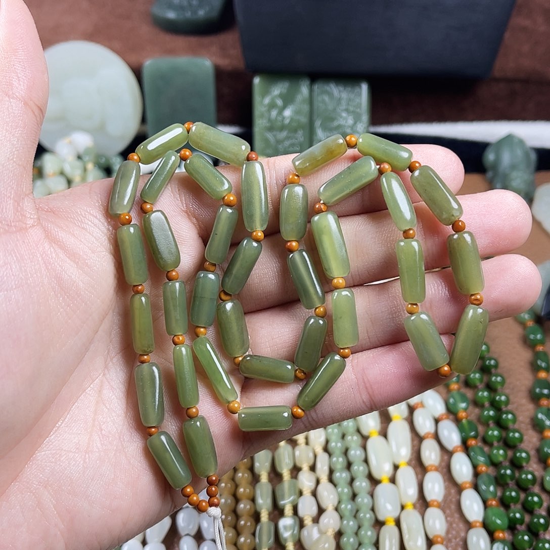 畅***爽和田玉未镶嵌颈饰