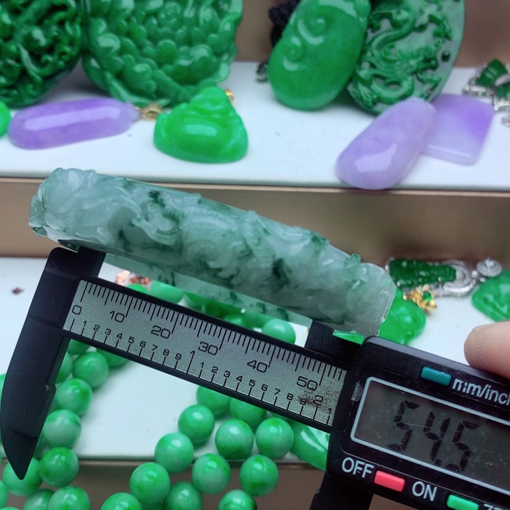 翡翠未镶嵌手镯…．．