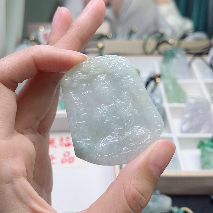 翡翠颈饰未镶嵌翡翠