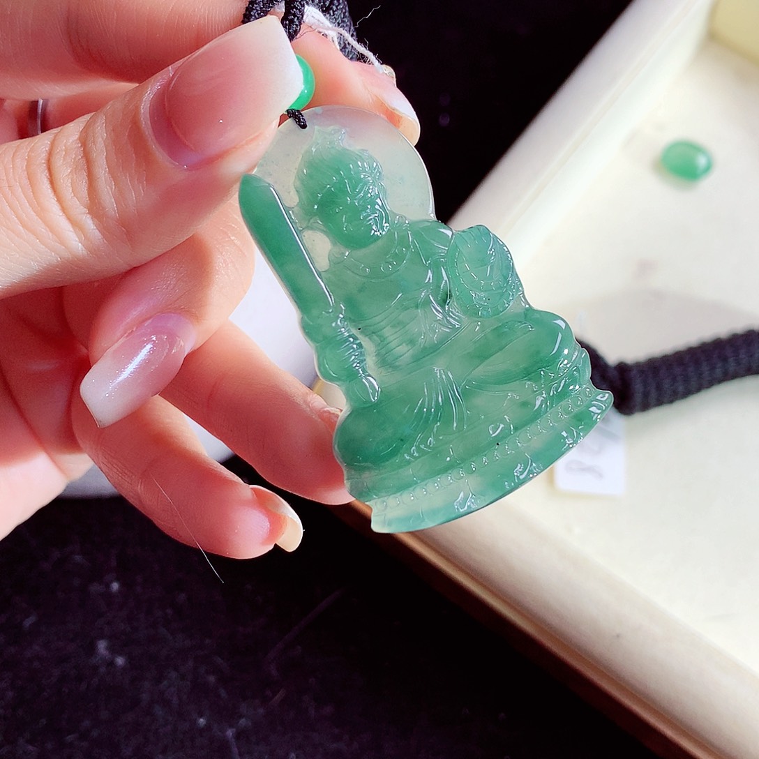 颈饰未镶嵌翡翠天然