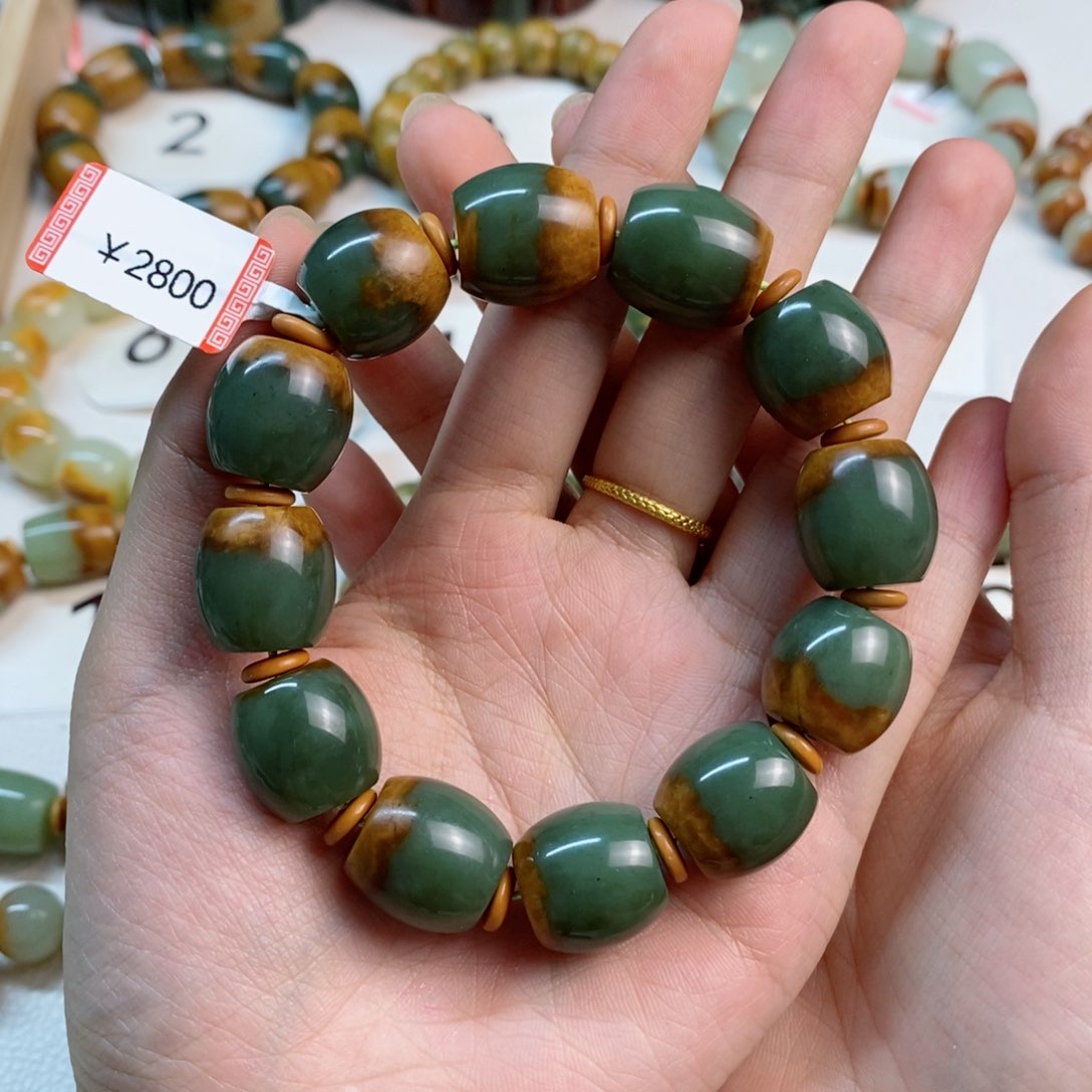 透闪石质玉手串未镶嵌爱****?