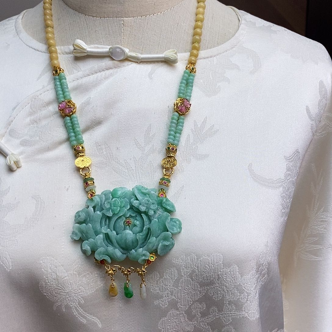 翡翠颈饰未镶嵌天然