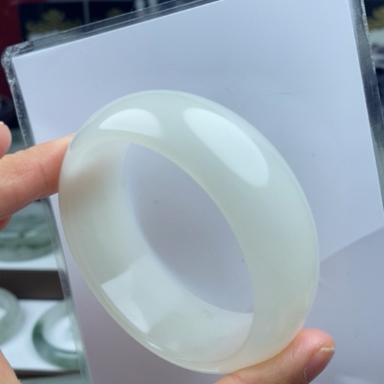 石英质玉（金丝玉）手镯未镶嵌