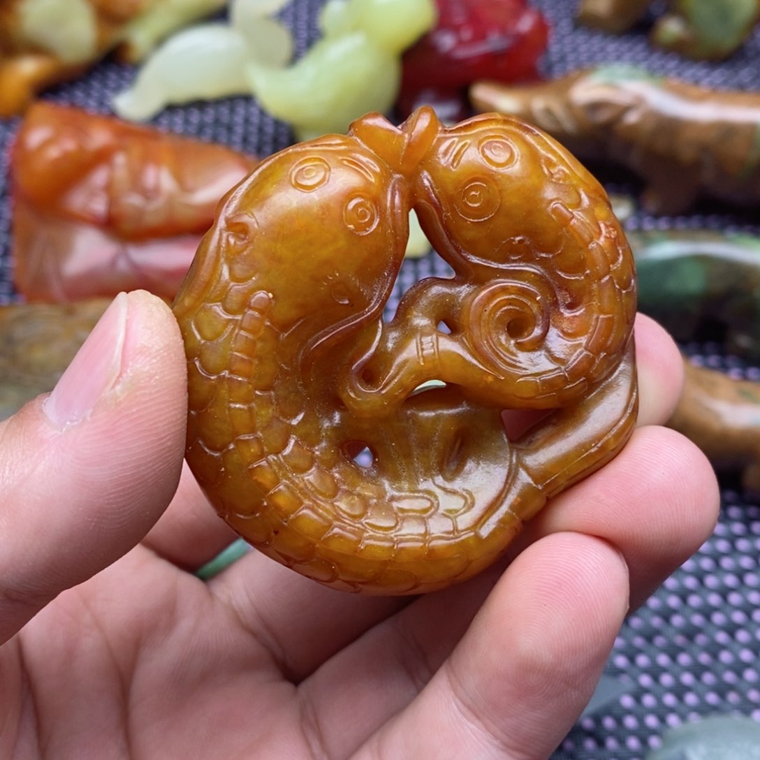 蛇纹石玉颈饰足银镀金镶嵌