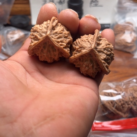 文玩核桃把件盘山三棱