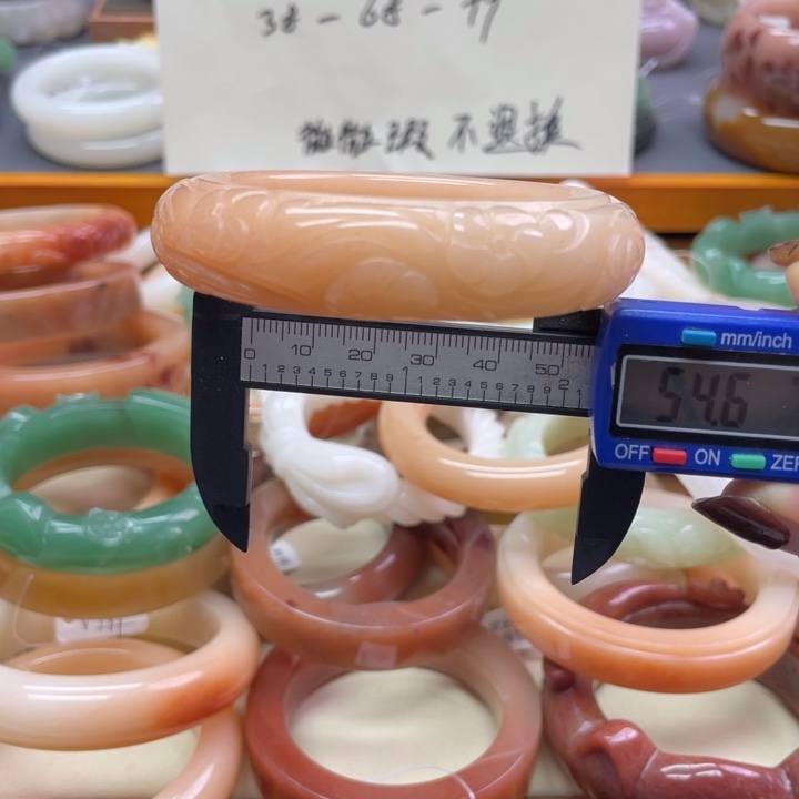 未镶嵌石英岩玉珠宝奇石