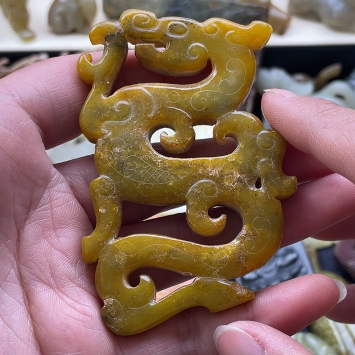 蛇纹石玉未镶嵌颈饰