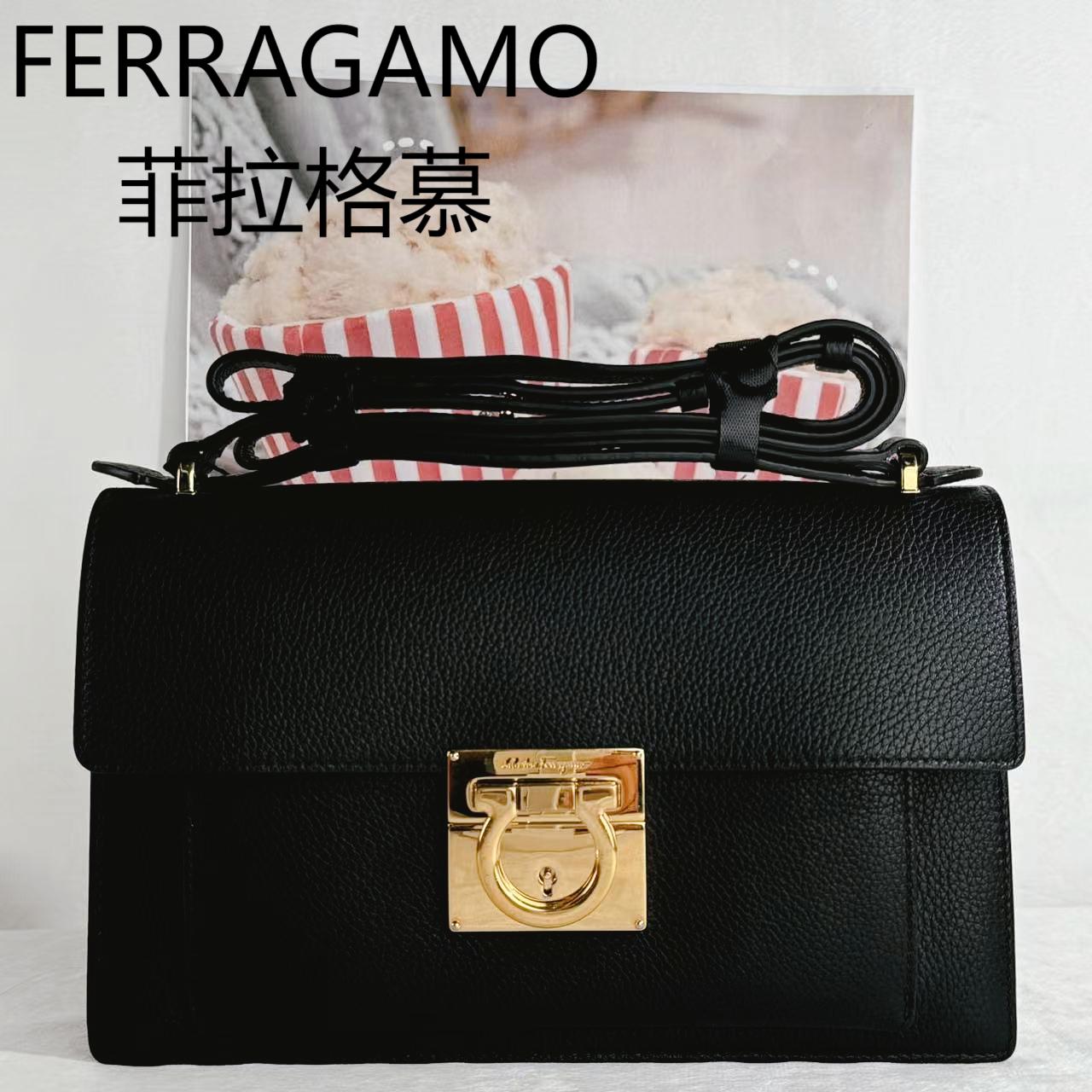 95新 FERRAGAMO/菲拉格慕 黑金斜挎包G25310472底长26X17