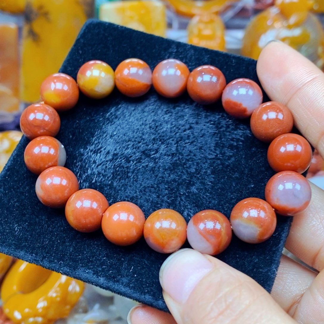 未镶嵌石英质玉（黄龙玉）颈饰